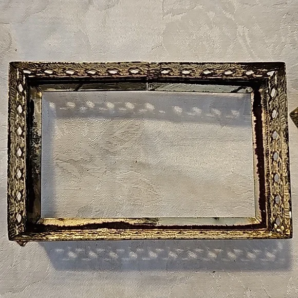 VINTAGE FILIGREE ORMOLU VANITY TISSUE BOX JEWELED MID CENTURY - Picture 5 of 5